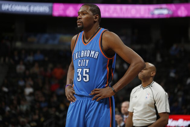 Oklahoma City Thunder forward Kevin Durant (35) in the second half of an NBA basketball game Tuesday, April 5, 2016, in Denver. Oklahoma City won 124-102. (AP Photo/David Zalubowski)