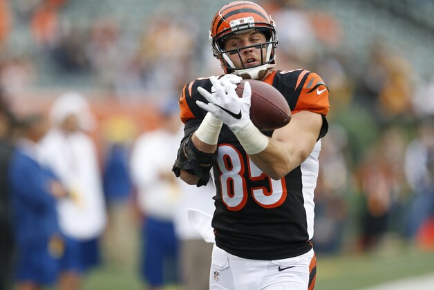 Cincinnati Bengals tight end Tyler Eifert catches a pass during practice before an NFL football game against the Pittsburgh Steelers, Sunday, Dec. 13, 2015, in Cincinnati. (AP Photo/Gary Landers)