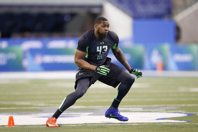 INDIANAPOLIS, IN - FEBRUARY 28: Defensive lineman Shawn Oakman of Baylor in action during the 2016 NFL Scouting Combine at Lucas Oil Stadium on February 28, 2016 in Indianapolis, Indiana. (Photo by Joe Robbins/Getty Images)