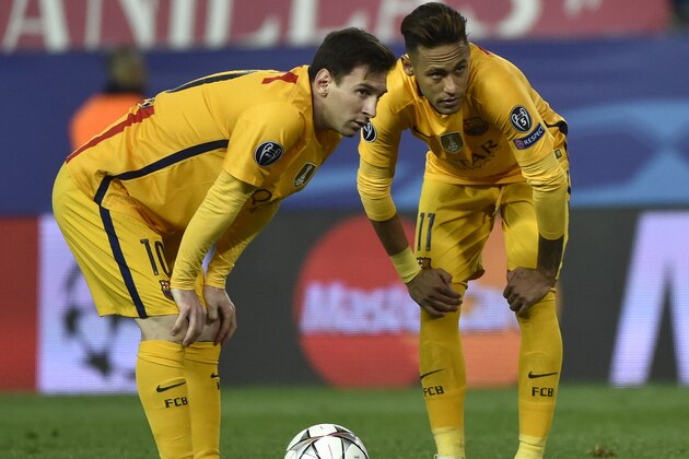 Barcelona's Argentinian forward Lionel Messi (L) and Barcelona's Brazilian forward Neymar prepare to kick a ball during the Champions League quarter-final second leg football match Club Atletico de Madrid vs FC Barcelona at the Vicente Calderon stadium in Madrid on April 13, 2016. / AFP / GERARD JULIEN        (Photo credit should read GERARD JULIEN/AFP/Getty Images)
