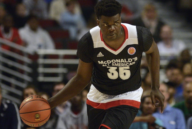 East center Udoka Azubuike, from Potter's House Christian in Jacksonville, Fla. dribbles the ball during the McDonald's All-American boys basketball game, Wednesday, March 30, 2016, in Chicago. (AP Photo/Matt Marton)
