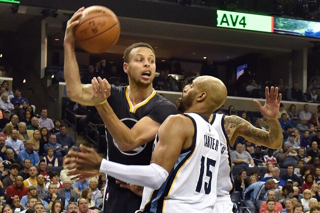 MEMPHIS, TENNESSEE - APRIL 09:  Stephen Curry