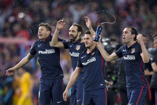 MADRID, SPAIN - APRIL 13:  Diego Godin (R), Koke (2ndR) Juan Francisco Torres alias Juanfran (2ndL) and Lucas Hernandez Pi (L) of Atletico de Madrid celebrate their victory with teammates after winning the UEFA Champions League quarter final, second leg match between Club Atletico de Madrid and FC Barcelona at the Vincente Calderon on April 13, 2016 in Madrid, Spain.  (Photo by Gonzalo Arroyo Moreno/Getty Images)