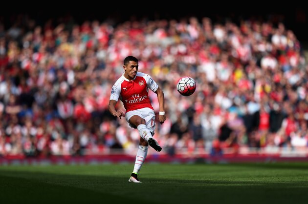 LONDON, ENGLAND - APRIL 02:  Alexis Sanchez of Arsenal in action during the Barclays Premier League match between Arsenal and Watford at the Emirates Stadium on April 2, 2016 in London, England.  (Photo by Julian Finney/Getty Images)