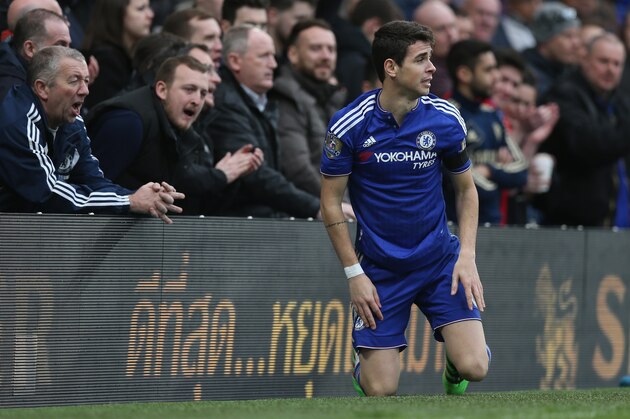 LONDON, ENGLAND - MARCH 19: Oscar of Chelsea during the Barclays Premier League match between Chelsea and West Ham at Stamford Bridge on March 19, 2016 in London, United Kingdom.  (Photo by Alex Morton/Getty Images)