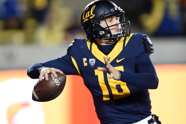 BERKELEY, CA - NOVEMBER 28:  Jared Goff #16 of the California Golden Bears drops back to pass against the Arizona State Sun Devils during the second half of their NCAA football game at California Memorial Stadium on November 28, 2015 in Berkeley, California.  (Photo by Thearon W. Henderson/Getty Images)
