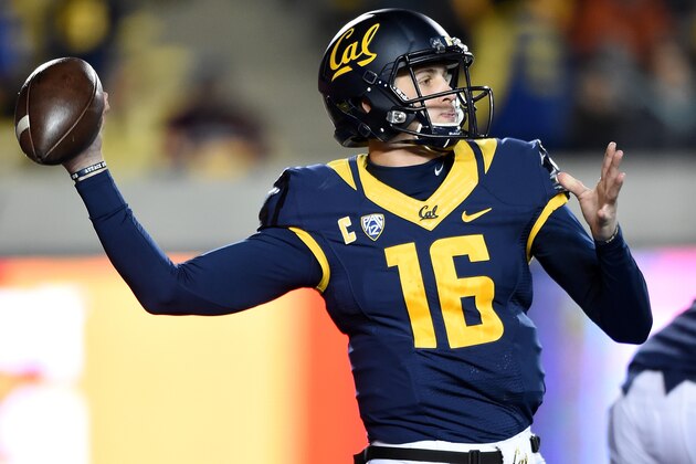 BERKELEY, CA - NOVEMBER 28:  Jared Goff #16 of the California Golden Bears drops back to pass against the Arizona State Sun Devils during the second half of their NCAA football game at California Memorial Stadium on November 28, 2015 in Berkeley, California.  (Photo by Thearon W. Henderson/Getty Images)