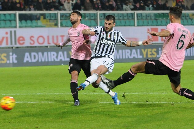 Juventus' Stefano Sturaro scores a goal, during the Serie A soccer match between Palermo and Juventus, in Palermo, Italy, Sunday Nov. 29,  2015. (AP Photo/Alessandro Fucarini)