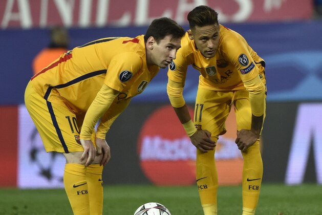 Barcelona's Argentinian forward Lionel Messi (L) and Barcelona's Brazilian forward Neymar prepare to kick a ball during the Champions League quarter-final second leg football match Club Atletico de Madrid vs FC Barcelona at the Vicente Calderon stadium in Madrid on April 13, 2016. / AFP / GERARD JULIEN        (Photo credit should read GERARD JULIEN/AFP/Getty Images)