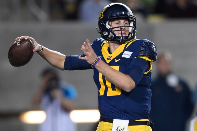 BERKELEY, CA - NOVEMBER 14:  Jared Goff #16 of the California Golden Bears drops back to pass against the Oregon State Beavers in the first quarter during their NCAA football game at California Memorial Stadium on November 14, 2015 in Berkeley, California.  (Photo by Thearon W. Henderson/Getty Images)