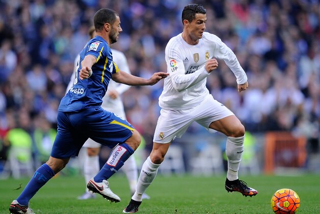 MADRID, SPAIN - DECEMBER 05:  Cristiano Ronaldo of Real Madrid takes on Mehdi Lacen of Getafe during the La Liga match between Real Madrid CF and Getafe CF at Estadio Santiago Bernabeu on December 5, 2015 in Madrid, Spain.  (Photo by Denis Doyle/Getty Images)