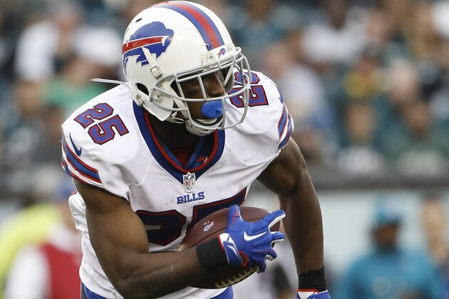 Buffalo Bills' LeSean McCoy rushes during the second half of an NFL football game against the Philadelphia Eagles, Sunday, Dec. 13, 2015, in Philadelphia. (AP Photo/Matt Rourke)
