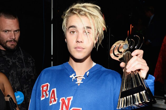 INGLEWOOD, CALIFORNIA - APRIL 03:  Recording artist Justin Beiber winner of the award for 'Dance Song of the Year,' for 'Where are u now,' backstage at the iHeartRadio Music Awards which broadcasted live on TBS, TNT, AND TRUTV from The Forum on April 3, 20  (Photo by Frazer Harrison/Getty Images for iHeartRadio / Turner)