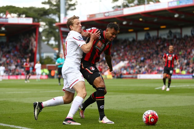 BOURNEMOUTH, ENGLAND - APRIL 17:  Callum Wilson of Bournemouth holds off pressure from Lucas Leiva of Liverpool during the Barclays Premier League match between A.F.C. Bournemouth and Liverpool at the Vitality Stadium on April 17, 2016 in Bournemouth, England.  (Photo by Steve Bardens/Getty Images)