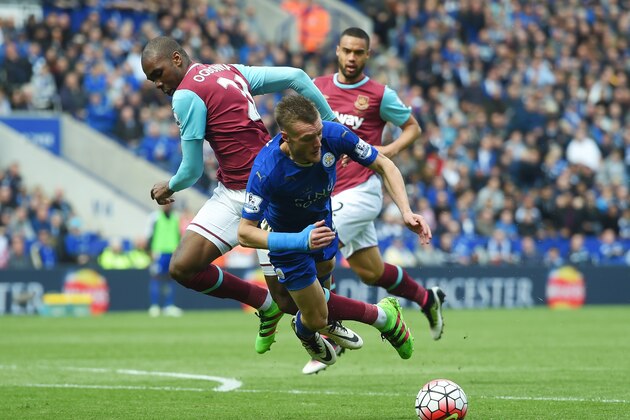 LEICESTER, ENGLAND - APRIL 17:  Jamie Vardy of Leicester City and Angelo Ogbonna Obinza of West Ham United collide during the Barclays Premier League match between Leicester City and West Ham United at The King Power Stadium on April 17, 2016 in Leicester, England.  (Photo by Michael Regan/Getty Images)
