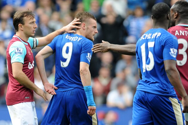 Leicester City’s Jamie Vardy, No 9, walks off the pitch after being sent off during the English Premier League soccer match between Leicester City and West Ham United at the King Power Stadium in Leicester, England, Sunday, April 17, 2016. (AP Photo/Rui Vieira)