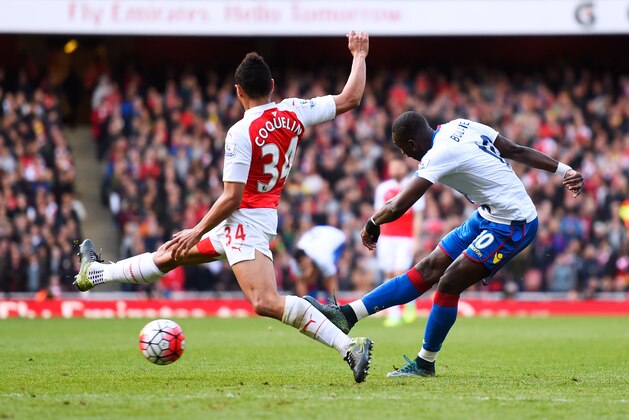 LONDON, ENGLAND - APRIL 17:  Yannick Bolasie of Crystal Palace scores his team's first goal of the game during the Barclays Premier League match between Arsenal and Crystal Palace at the Emirates Stadium on April 17, 2016 in London, England.  (Photo by Mike Hewitt/Getty Images)