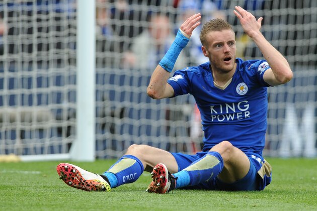 Leicester City’s Jamie Vardy reacts to being shown a second yellow card and sent off during the English Premier League soccer match between Leicester City and West Ham United at the King Power Stadium in Leicester, England, Sunday, April 17, 2016. (AP Photo/Rui Vieira)