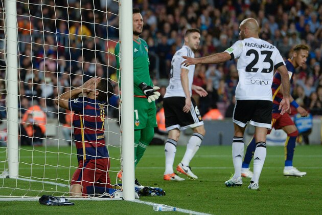Barcelona's Uruguayan forward Luis Suarez (L) kneels in the goal during the Spanish league football match FC Barcelona vs Valencia CF at the Camp Nou stadium in Barcelona on April 17, 2016. / AFP / JOSEP LAGO        (Photo credit should read JOSEP LAGO/AFP/Getty Images)
