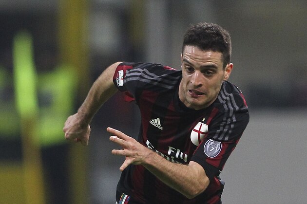 MILAN, ITALY - MARCH 01:  Giacomo Bonaventura of AC Milan in action during the TIM Cup match between AC Milan and US Alessandria  at Stadio Giuseppe Meazza on March 1, 2016 in Milan, Italy.  (Photo by Marco Luzzani/Getty Images)