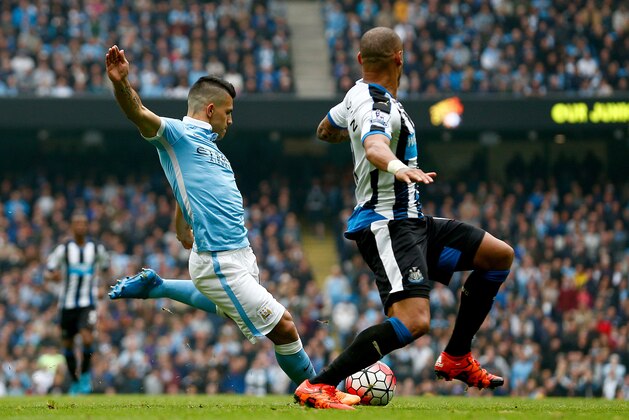 MANCHESTER, ENGLAND - OCTOBER 03:  Sergio Aguero of Manchester City scores his team's second goal during the Barclays Premier League match between Manchester City and Newcastle United at Etihad Stadium on October 3, 2015 in Manchester, United Kingdom.  (Photo by Dean Mouhtaropoulos/Getty Images)