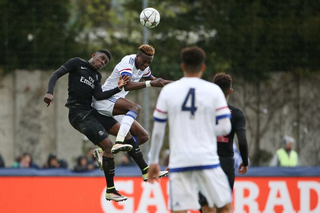NYON, SWITZERLAND - APRIL 18: Tammy Abraham of Chelsea FC (R) goes for a header with Felix Eboa Eboa of Paris Saint Germain during the UEFA Youth League Final match between Paris Saint Germain and Chelsea FC at Colovray Stadion on April 18, 2016 in Nyon, Switzerland. (Photo by Philipp Schmidli/Getty Images)