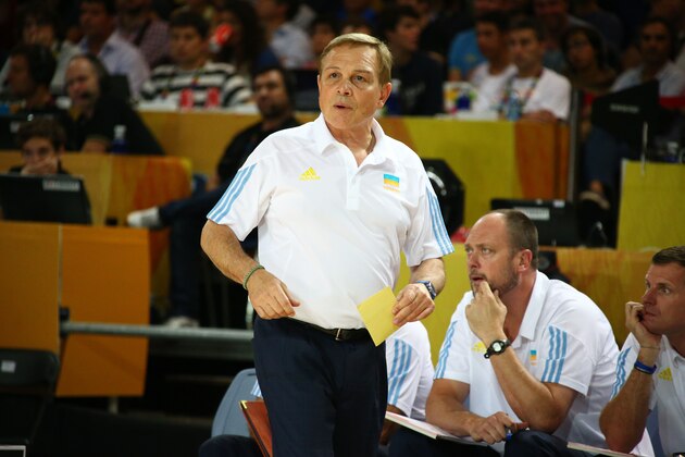 BILBAO, SPAIN - SEPTEMBER 4:  Head Coach Mike Fratello of the Ukraine Basketball Men's National Team during a game against the USA Basketball Men's National Team during the 2014 FIBA World Cup at Bizkaia Arena in Bilbao Exhibition Centre on September 4, 2014 in Bilbao, Spain.  NOTE TO USER: User expressly acknowledges and agrees that, by downloading and/or using this Photograph, user is consenting to the terms and conditions of the Getty Images License Agreement. Mandatory Copyright Notice: Copyright 2014 NBAE (Photo by Nathaniel S. Butler/NBAE via Getty Images)