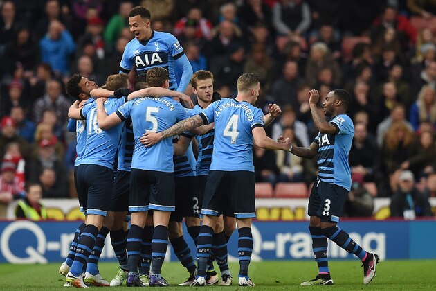 Tottenham's players celebrate the goal of Tottenham Hotspur's English striker Harry Kane during the English Premier League football match between Stoke City and Tottenham Hotspur at the Britannia Stadium in Stoke-on-Trent, central England on April 18, 2016. / AFP / PAUL ELLIS / RESTRICTED TO EDITORIAL USE. No use with unauthorized audio, video, data, fixture lists, club/league logos or 'live' services. Online in-match use limited to 75 images, no video emulation. No use in betting, games or single club/league/player publications.  /         (Photo credit should read PAUL ELLIS/AFP/Getty Images)