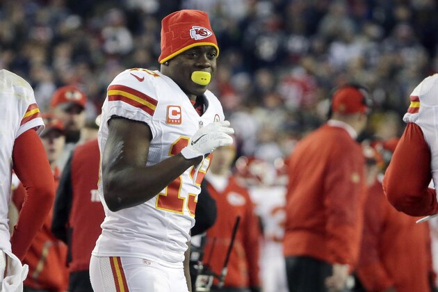 Kansas City Chiefs wide receiver Jeremy Maclin (19) stands on the sideline in the second half of an NFL divisional playoff football game against the New England Patriots, Saturday, Jan. 16, 2016, in Foxborough, Mass. (AP Photo/Steven Senne)