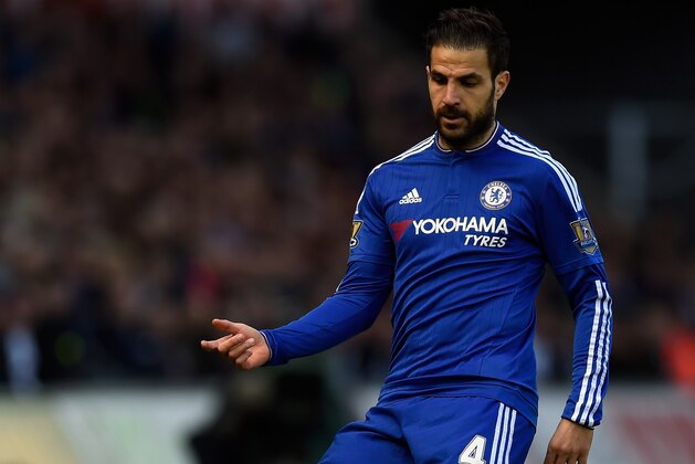SWANSEA, WALES - APRIL 09:  Cesc Fabregas of Chelsea in action during the Barclays Premier League match between Swansea City and Chelsea at Liberty Stadium on April 9, 2016 in Swansea, Wales.  (Photo by Stu Forster/Getty Images)