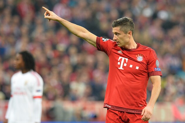 Bayern's Robert Lewandowski points during the Champions League quarterfinal first leg soccer match between FC Bayern Munich and Benfica Lisbon at the Allianz Arena in Munich, southern Germany, Tuesday, April 5, 2016. (AP Photo/Kerstin Joensson)