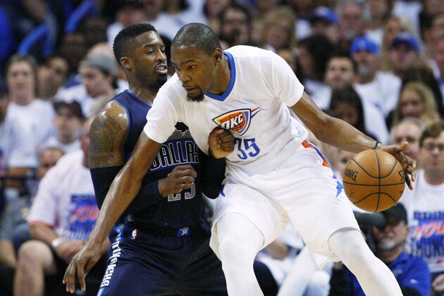 Oklahoma City Thunder forward Kevin Durant (35) drives to the basket against Dallas Mavericks forward Chandler Parsons (25) during the first half of Game 1 of a first-round NBA basketball playoff series, Saturday, April 16, 2016, in Oklahoma City. (AP Photo/Alonzo Adams)