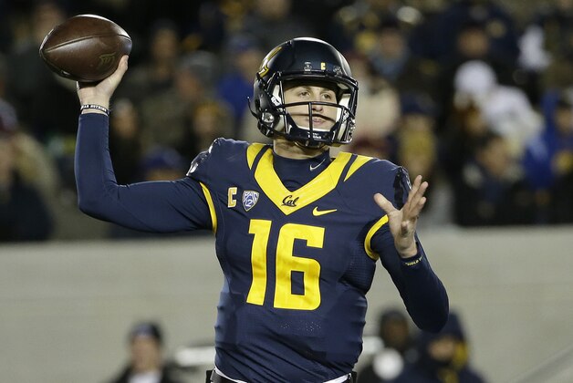 California quarterback Jared Goff passes against Arizona State during the first half of an NCAA college football game in Berkeley, Calif., Saturday, Nov. 28, 2015. (AP Photo/Jeff Chiu)