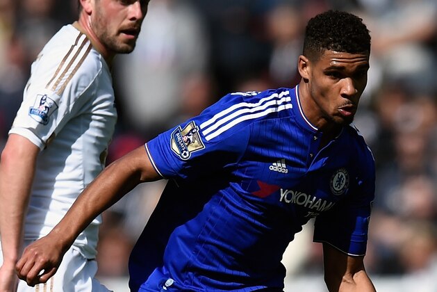 SWANSEA, WALES - APRIL 09:  Ruben Loftus-Cheek of Chelsea in action during the Barclays Premier League match between Swansea City and Chelsea at Liberty Stadium on April 9, 2016 in Swansea, Wales.  (Photo by Stu Forster/Getty Images)