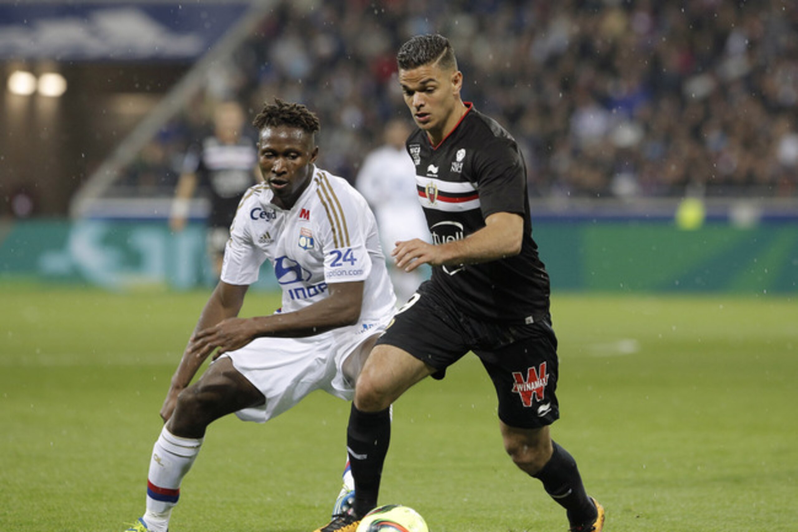 Nice's Hatem Ben Arfa, right, and Lyon's Mapou Yanga Mbiwa battles for the ball during their French League One soccer match in Decines, near Lyon, central France, Friday, April 15, 2016. (AP Photo/Laurent Cipriani)