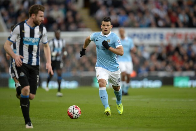Manchester City's Argentinian striker Sergio Aguero runs with the ball during the English Premier League football match between Newcastle United and Manchester City at St James' Park in Newcastle-upon-Tyne, north east England on April 19, 2016. / AFP / OLI SCARFF        (Photo credit should read OLI SCARFF/AFP/Getty Images)