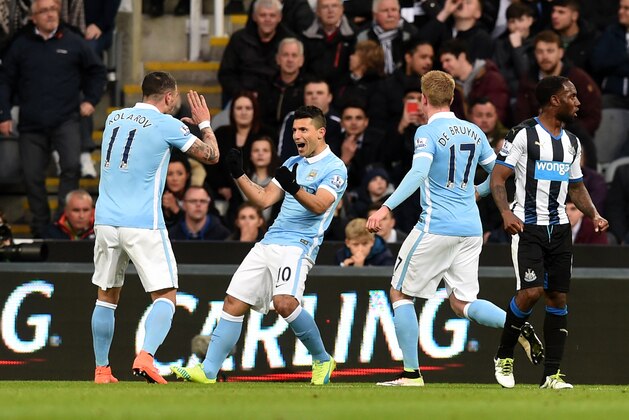 NEWCASTLE UPON TYNE, ENGLAND - APRIL 19:  Sergio Aguero (C) #10 of Manchester City is congratulated by teammates after scoring the opening goal with a header during the Barclays Premier League match between Newcastle United and Manchester City at St James' Park on April 19, 2016 in Newcastle, England.  (Photo by Michael Regan/Getty Images)