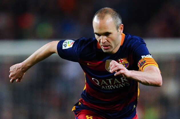 BARCELONA, SPAIN - APRIL 17:  Andres Iniesta of FC Barcelona runs with the ball during the La Liga match between FC Barcelona and Valencia CF at Camp Nou on April 17, 2016 in Barcelona, Spain.  (Photo by David Ramos/Getty Images)