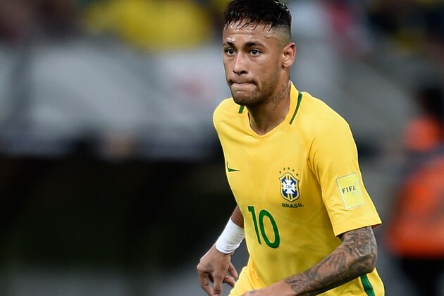 RECIFE, BRAZIL - MARCH 25: Neymar of Brazil controls the ball during a match between Brazil and Uruguay as part of 2018 FIFA World Cup Russia Qualifiers at Arena Pernanbuco on March 25, 2016 in Recife, Brazil. (Photo by Buda Mendes/Getty Images) RECIFE, BRAZIL - MARCH 25: Neymar of Brazil controls the ball during a match between Brazil and Uruguay as part of 2018 FIFA World Cup Russia Qualifiers at Arena Pernanbuco on March 25, 2016 in Recife, Brazil. (Photo by Buda Mendes/Getty Images)