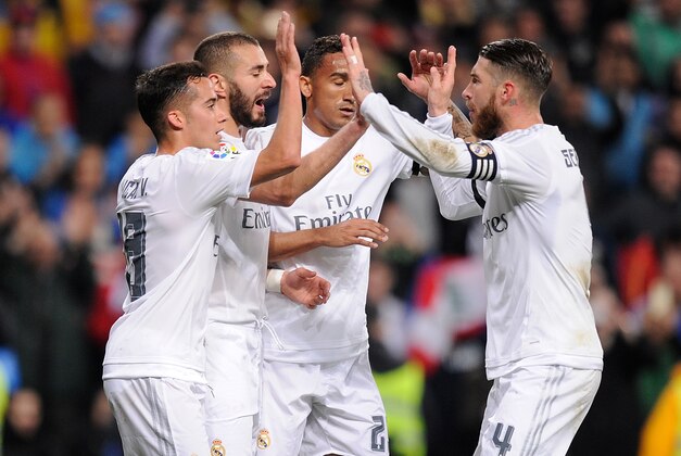 MADRID, SPAIN - APRIL 20:  Karim Benzema of Real Madrid celebrates after scoring Real's opening goal during the La Liga match between Real Madrid and Villarreal at Estadio Santiago Bernabeu on April 20, 2016 in Madrid, Spain.  (Photo by Denis Doyle/Getty Images)