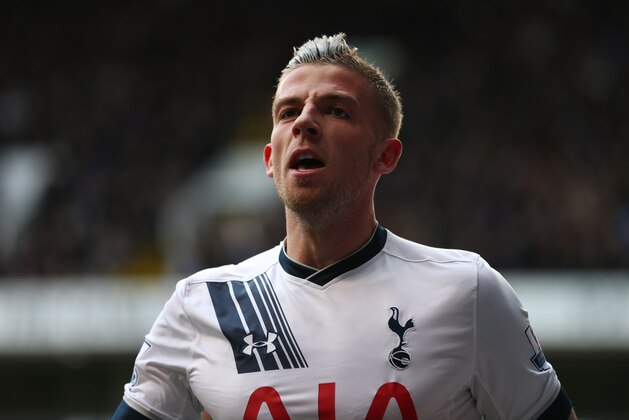 LONDON, ENGLAND - APRIL 10 :  Toby Alderweireld of Tottenham Hotspur during the Barclays Premier League match between Tottenham Hotspur and Manchester United at White Hart Lane on April 10, 2016 in London, England.  (Photo by Catherine Ivill - AMA/Getty Images)