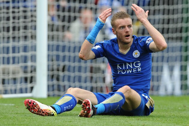 Leicester City’s Jamie Vardy reacts to being shown a second yellow card and sent off during the English Premier League soccer match between Leicester City and West Ham United at the King Power Stadium in Leicester, England, Sunday, April 17, 2016. (AP Photo/Rui Vieira)