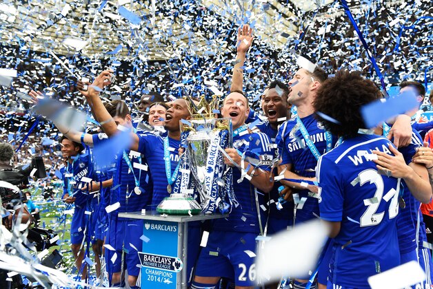 LONDON, ENGLAND - MAY 24:  John Terry of Chelsea celebrates lifts the trophy alongside team mates after the Barclays Premier League match between Chelsea and Sunderland at Stamford Bridge on May 24, 2015 in London, England. Chelsea were crowned Premier League champions.  (Photo by Mike Hewitt/Getty Images)