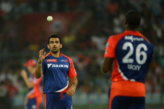 Delhi Daredevils team captain Zaheer Khan(L) catches the ball as he walks towards the bowling end during the 2016 Indian Premier League (IPL) Twenty20 cricket match between Delhi Daredevils and Kings XI Punjab at The Feroz Shah Kotla Cricket Stadium in New Delhi on April 15, 2016. ------IMAGE RESTRICTED TO EDITORIAL USE - STRICTLY NO COMMERCIAL USE- / AFP / SAJJAD HUSSAIN        (Photo credit should read SAJJAD HUSSAIN/AFP/Getty Images)