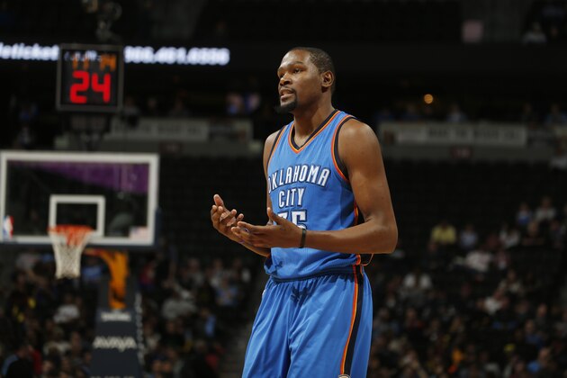 Oklahoma City Thunder forward Kevin Durant (35) in the second half of an NBA basketball game Tuesday, April 5, 2016, in Denver. Oklahoma City won 124-102. (AP Photo/David Zalubowski)