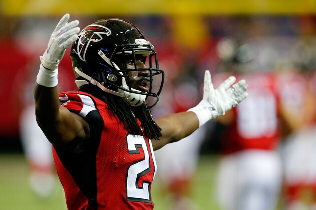 ATLANTA, GA - DECEMBER 27:  Desmond Trufant #21 of the Atlanta Falcons celebrates during the second half against the Carolina Panthers at the Georgia Dome on December 27, 2015 in Atlanta, Georgia.  (Photo by Kevin C. Cox/Getty Images)