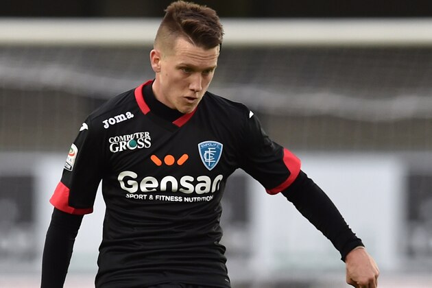 VERONA, ITALY - JANUARY 17:  Piotr Zielinski of Empoli FC in action during the Serie A match between AC Chievo Verona and Empoli FC at Stadio Marc'Antonio Bentegodi on January 17, 2016 in Verona, Italy.  (Photo by Valerio Pennicino/Getty Images)