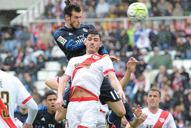 MADRID, SPAIN - APRIL 23:  Gareth Bale of Real Madrid scores his team's first goal during the La Liga match between Rayo Vallecano and Real Madrid at Estadio de Vallecas on April 23, 2016 in Madrid, Spain.  (Photo by Denis Doyle/Getty Images)