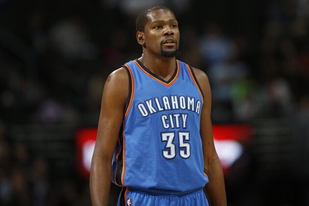 Oklahoma City Thunder forward Kevin Durant (35) in the second half of an NBA basketball game Tuesday, April 5, 2016, in Denver. Oklahoma City won 124-102. (AP Photo/David Zalubowski)