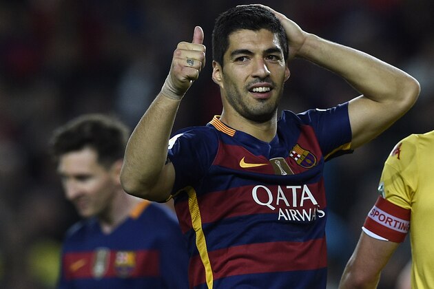 Barcelona's Uruguayan forward Luis Suarez gives the thumbs up during the Spanish league football match FC Barcelona vs Real Sporting de Gijï¿½ï¿½n at the Camp Nou stadium in Barcelona on April 23, 2016. / AFP / LLUIS GENE        (Photo credit should read LLUIS GENE/AFP/Getty Images)